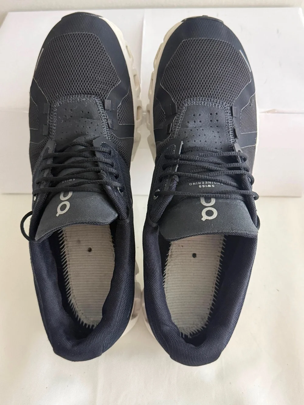 On Cloud 5 Black White Swiss Engineering  Running Shoes Men’s 11 NO INSOLES